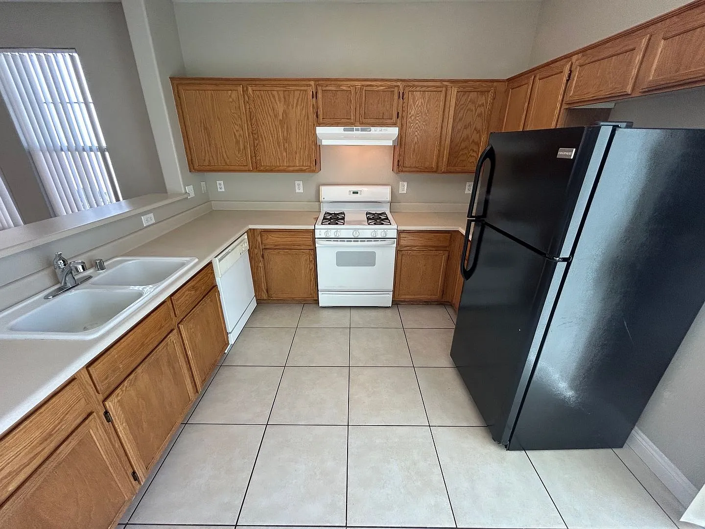 Charming 3-bedroom, single-story home in a secure gated community near Henderson — Photo 2