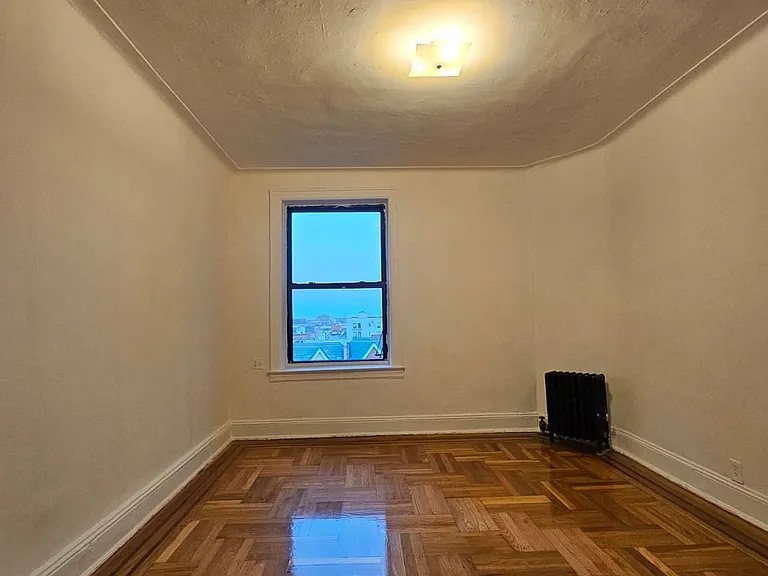 25-28 42nd St #4A — Photo 4