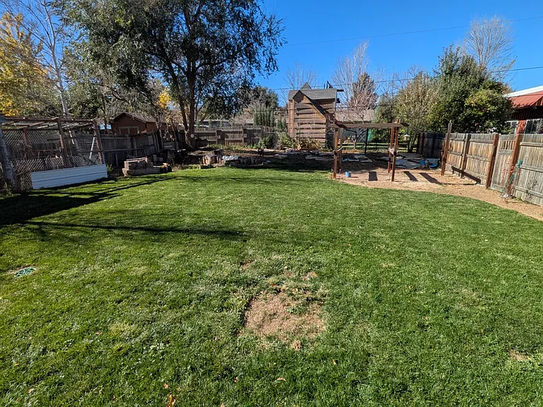 3911 Capitol Dr #2 — Photo 20