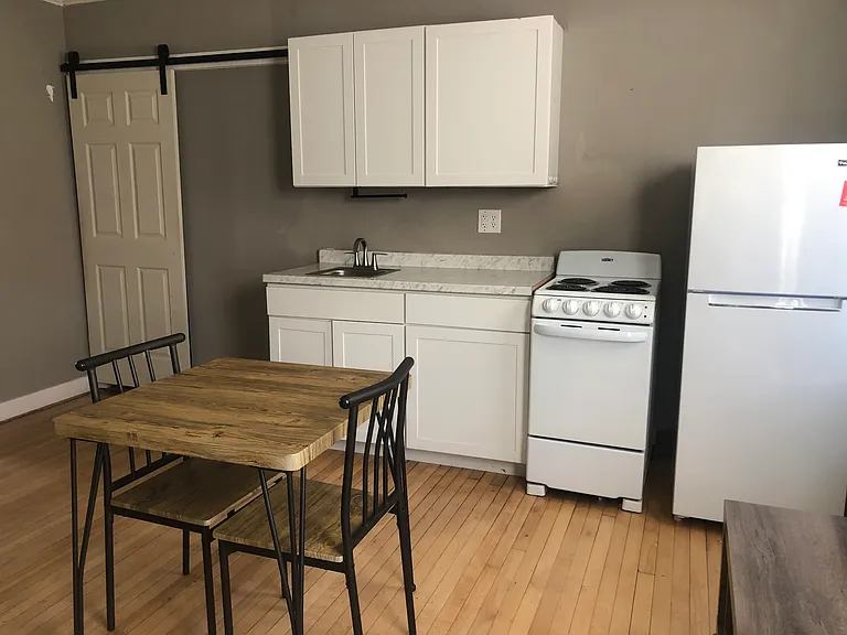572 Main St #G — Photo 5