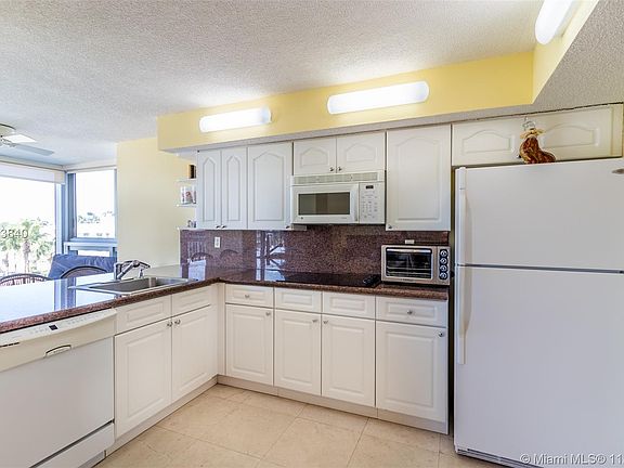 3rd image of 2655 Collins Ave APT 501