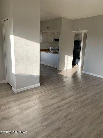 2nd image of 4957 S Park Ave #106