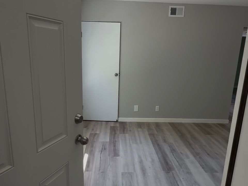 1st image of 325 W I St APT C