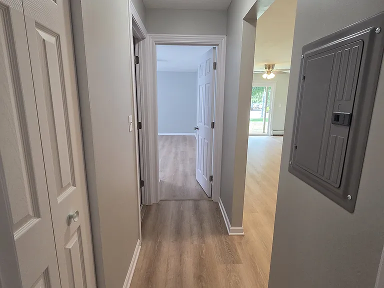 539 W 61st St #B — Photo 15