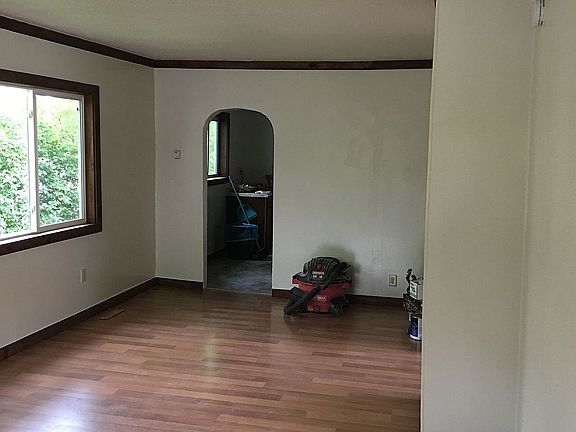 3rd image of 205 1st St E
