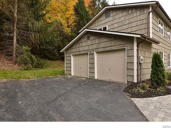 4th image of 2562 Barry Ct