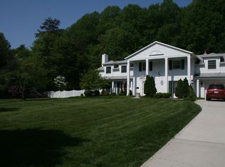 2054 Carrhill Rd, Vienna, VA 22181