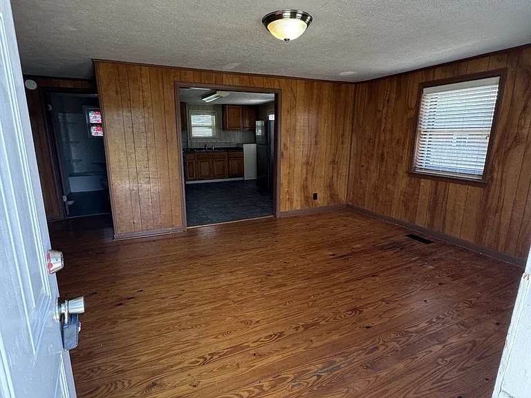 106 Dickerson Ln — Photo 5
