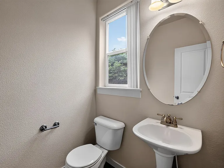 7130 NE Ridge Dr — Photo 12