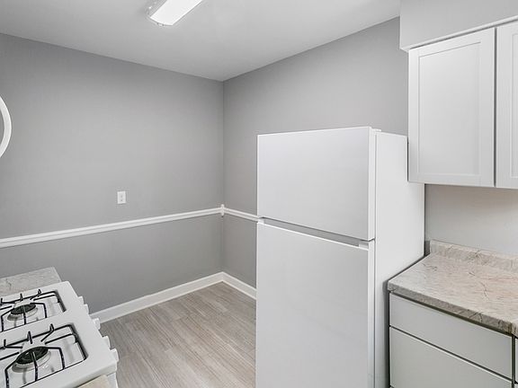 4th image of 516 W Lawn St #1