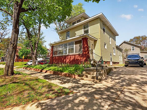 3rd image of 900 Dallas Ave SE
