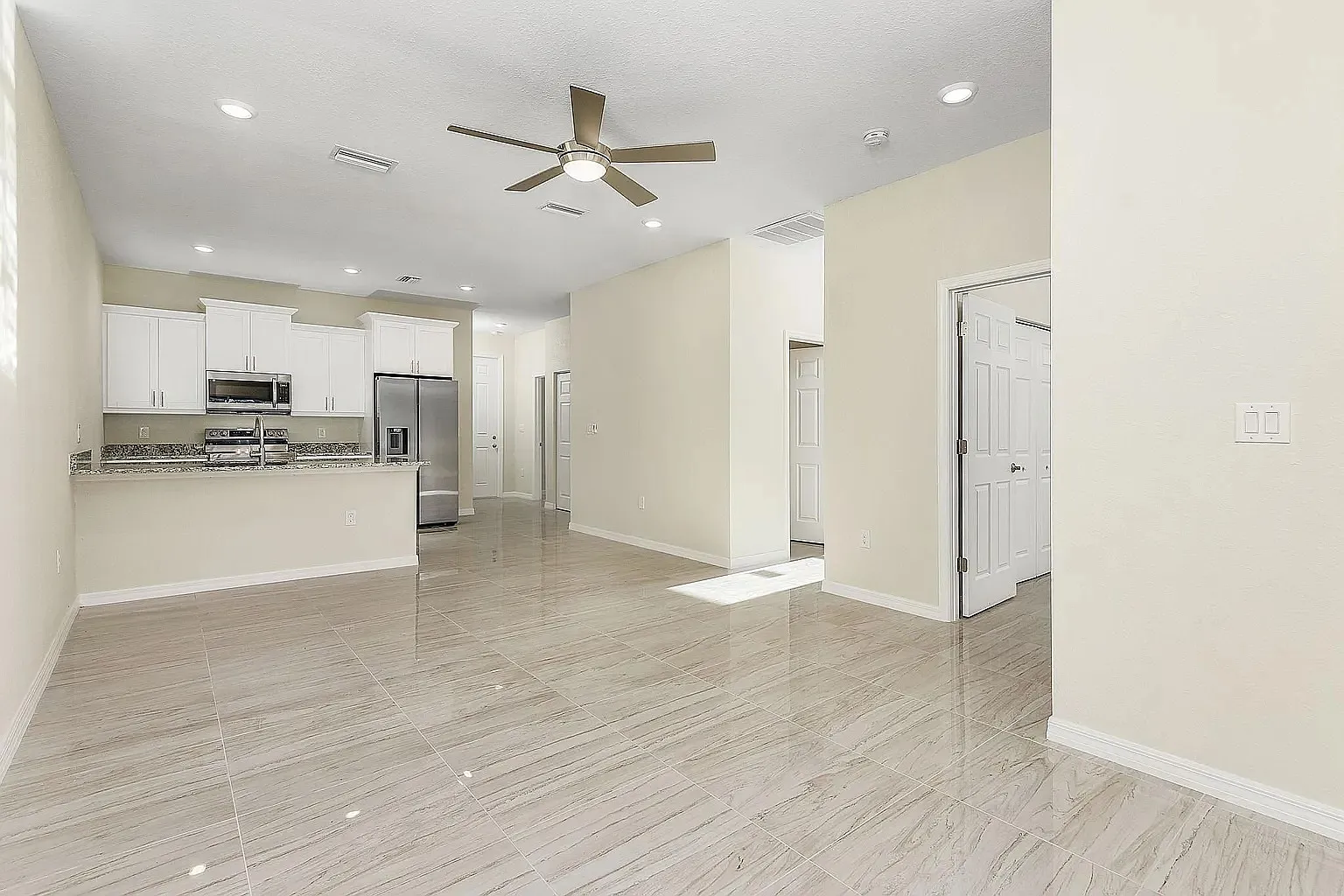 3 bed, 1200 sqft, $1,450 — Photo 3