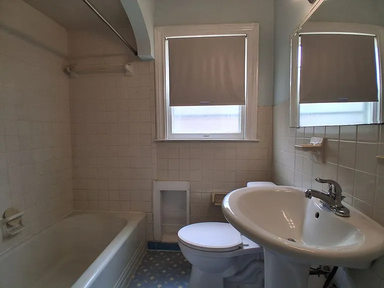 315 W Ridgewood Ct — Photo 6