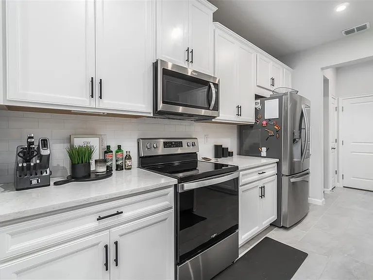 8518 Primrose Willow Pl — Photo 10