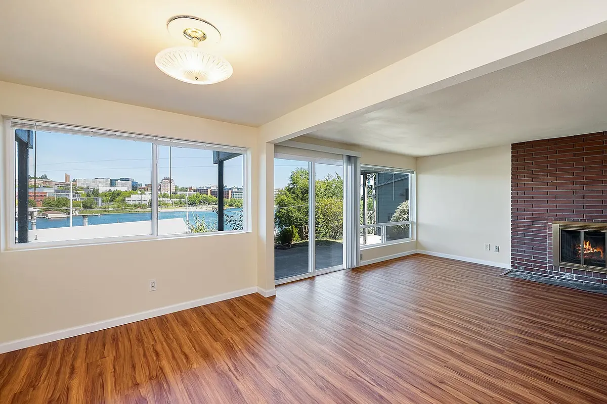 Building Photo - 3232 Fuhrman Ave E #1