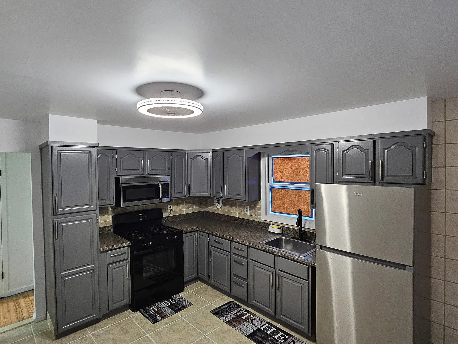 3 bed, 1400 sqft, $3,850 — Photo 1