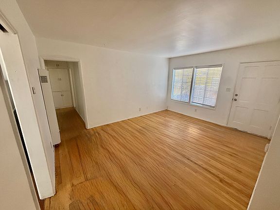 3rd image of 221 W 14th St #223