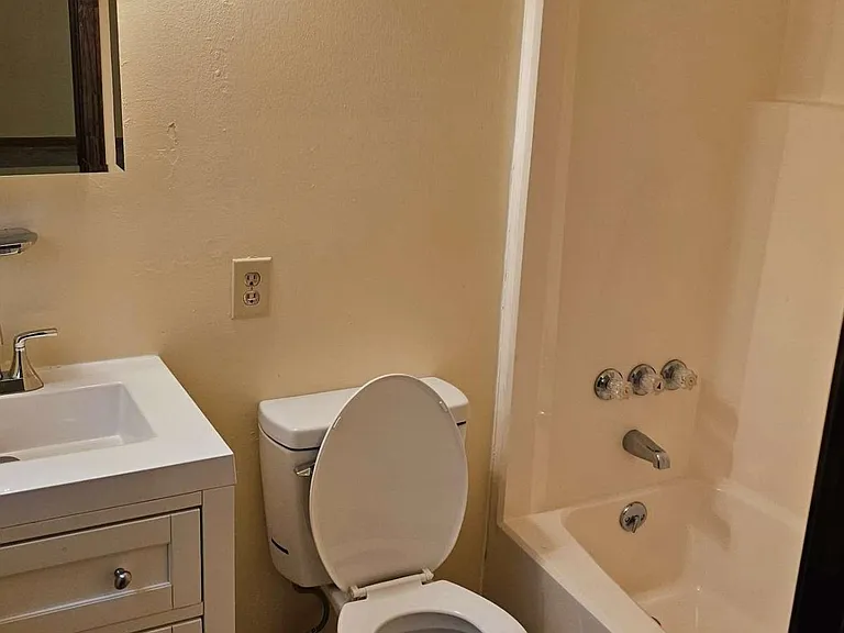 412 Vienna Cir — Photo 17