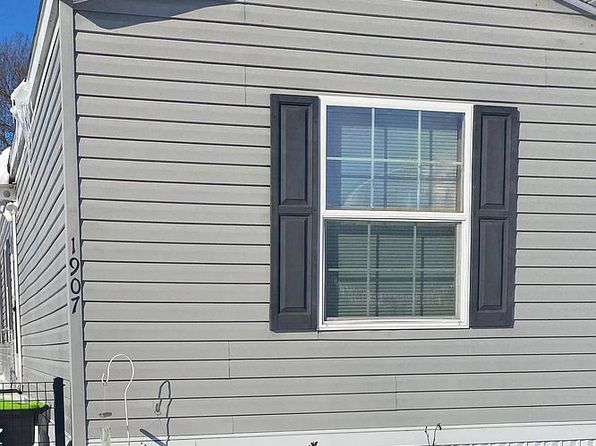 1907 Patrick Henry Cir