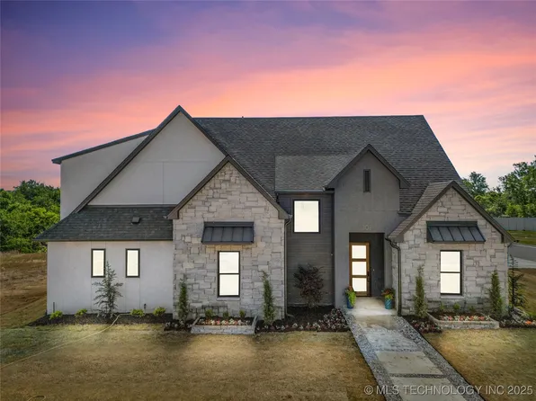 303 N 82nd Ct, Broken Arrow, OK 74014