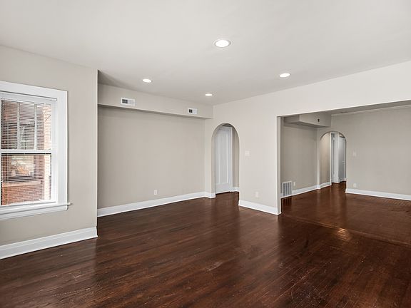 3rd image of 4148 W Cornelia Ave #1