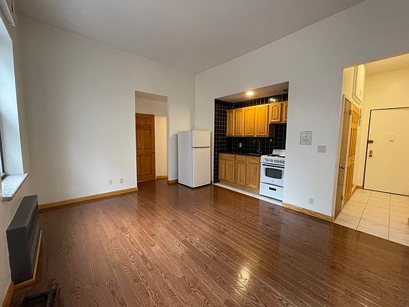 2nd image of 75 Bleecker St APT 4E