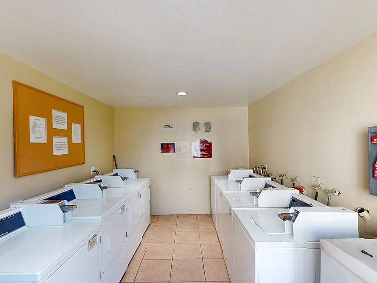 401 Beach Blvd - El Pueblo Apartments — Photo 13