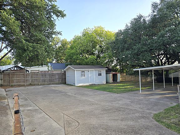 4th image of 604 E 4th St