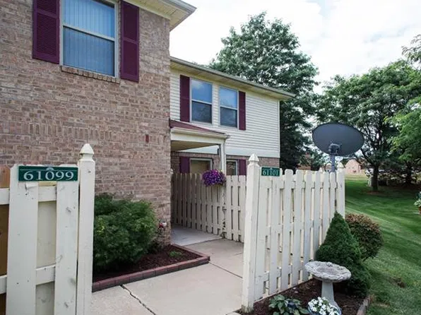 61101 Greenwood Dr #1, South Lyon, MI 48178