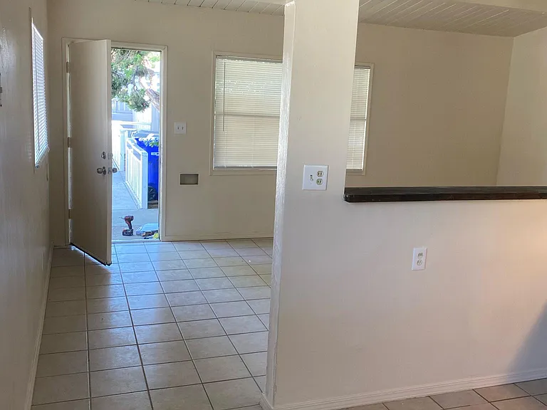 1034 E Grand Ave — Photo 2