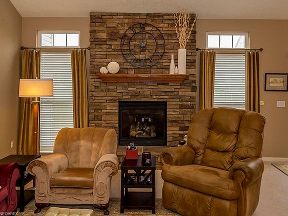 3rd image of 747 Whippoorwill Ln