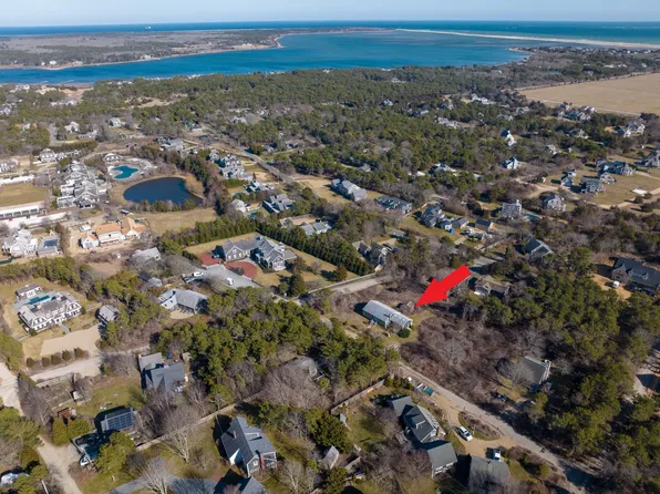 2 Lexington Ave, Edgartown, MA 02539