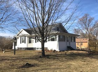 103 Water St, Center Point, IA 52213