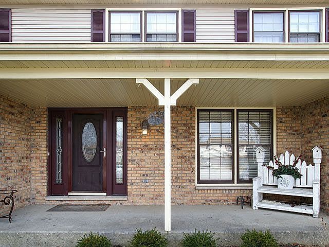 2nd image of 609 Carriage Ct