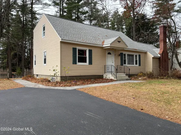 207 Pinewood Drive, Guilderland, NY 12303