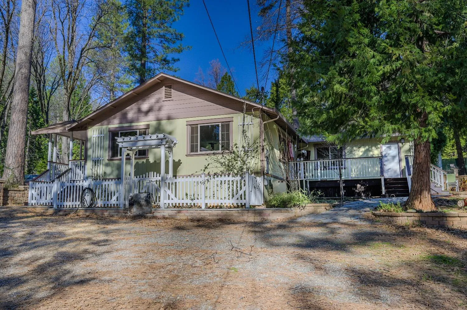 636 Glenwood Rd photo 1