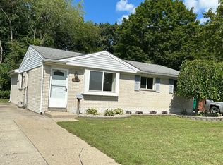 38040 Castle Dr, Romulus, MI 48174