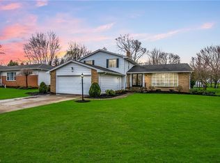 2082 Aldersgate Dr, Lyndhurst, OH 44124