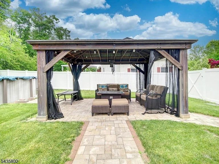 14 Hemingway Dr — Photo 39
