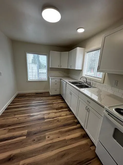 3 bed, 1.5 bath, 1200 sqft, $1,825 — Photo 3