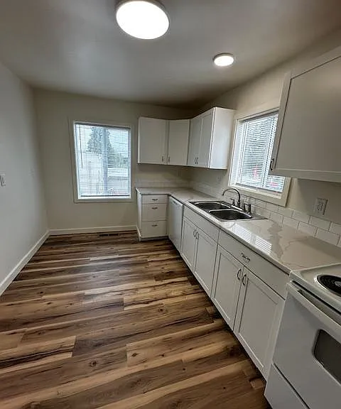 3240 Knox Butte Ave NE — Photo 3