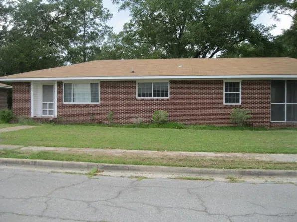 106 N Baker St, Glennville, GA 30427