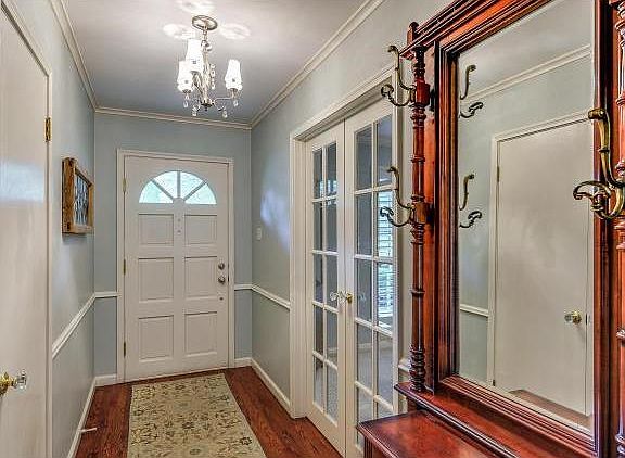 4th image of 3411 Yellowstone Dr