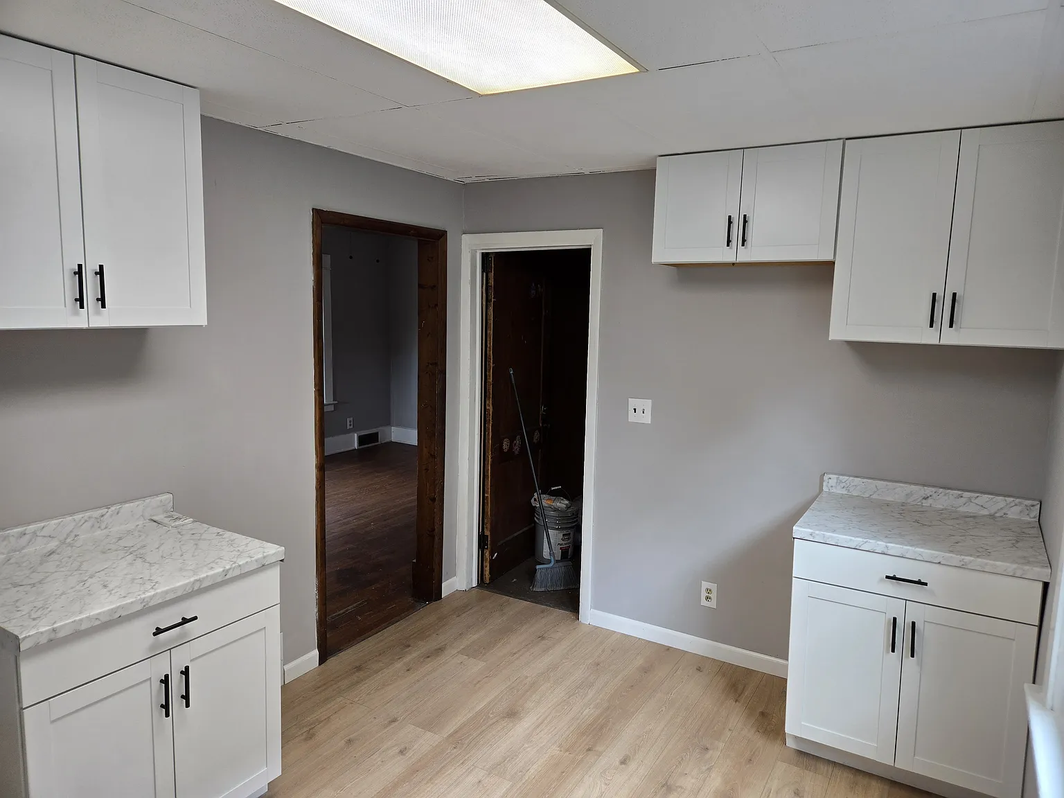 2 bed, 900 sqft, $1,200 — Photo 2