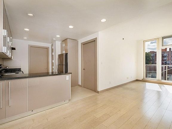 4th image of 4007 73rd St #5D