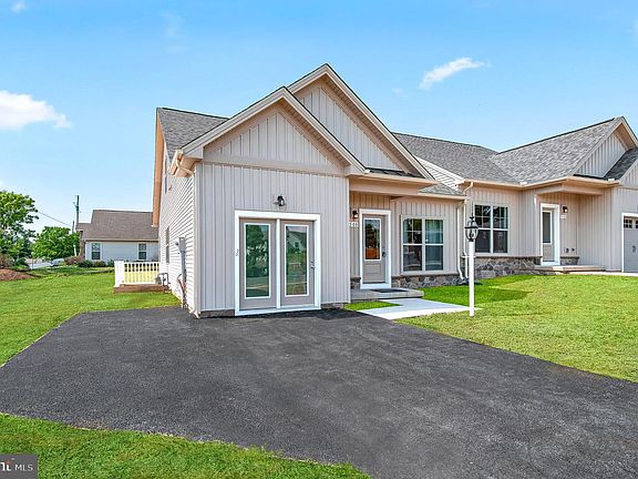 3rd image of 124 Heather Glen Dr