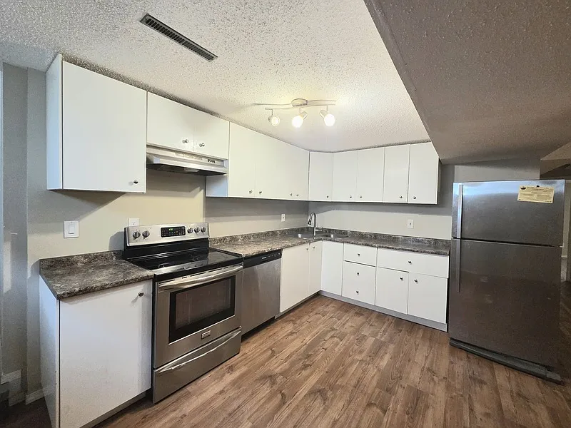 2 bed, 1.0 bath, 1100 sqft, $995 — Photo 4