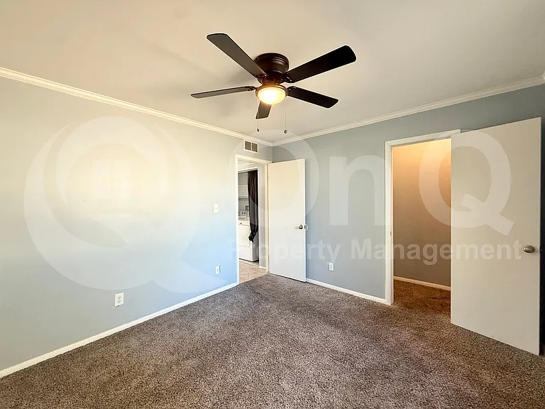 8051 N 32nd Ln — Photo 9