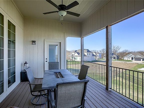 5th image of 10756 N Hickory Ct