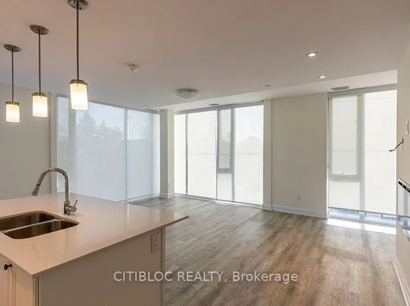 200 Woodbine Ave #301, Toronto, ON M4L 3P2
